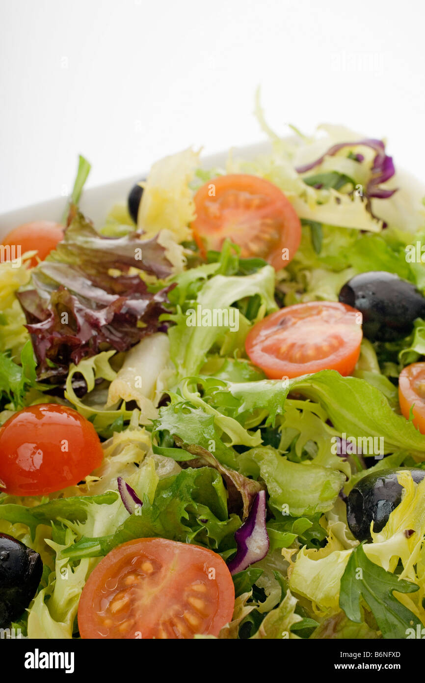 La tipica ensalada de la dieta mediterranea insalata tipici della dieta mediterranea Foto Stock