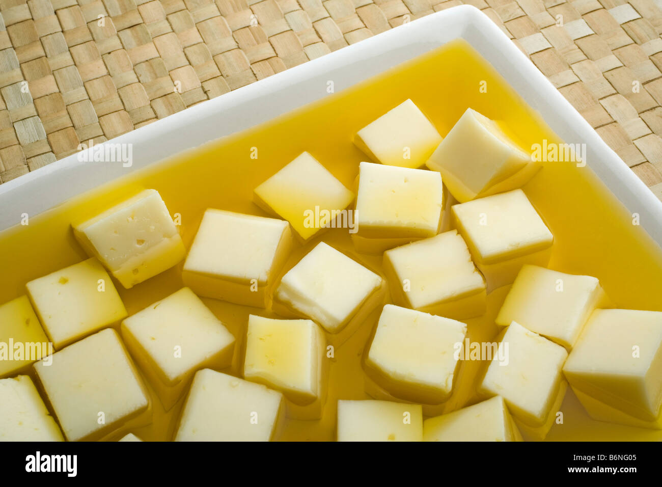 Queso en aceite de oliva virgen extra formaggio in olio extra vergine di oliva Foto Stock