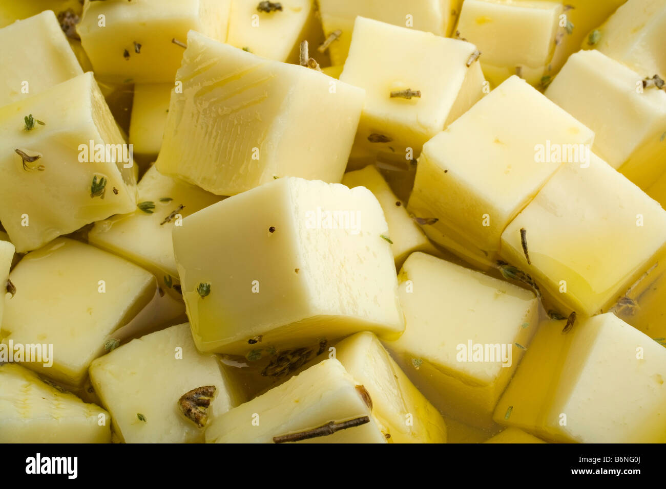 Queso al tomillo en aceite de oliva virgen extra formaggio di timo in olio extra vergine di oliva Foto Stock