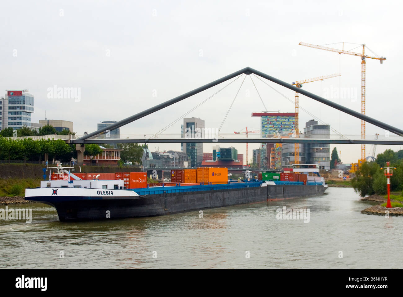 Dusseldorf spedizione commerciale porta sul fiume Reno Foto Stock