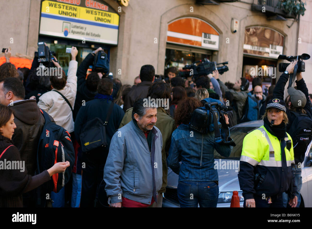 Fine dell'anno spagnolo i vincitori della lotteria, Barcellona, Spagna Foto Stock