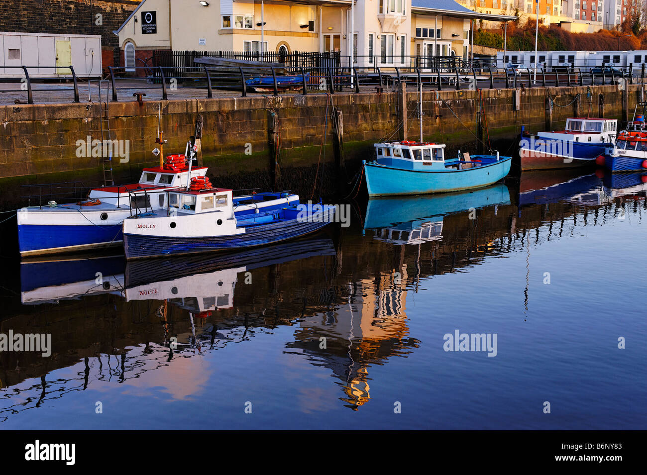 Piccole imbarcazioni sul Tyne a Ouseburn marina Foto Stock