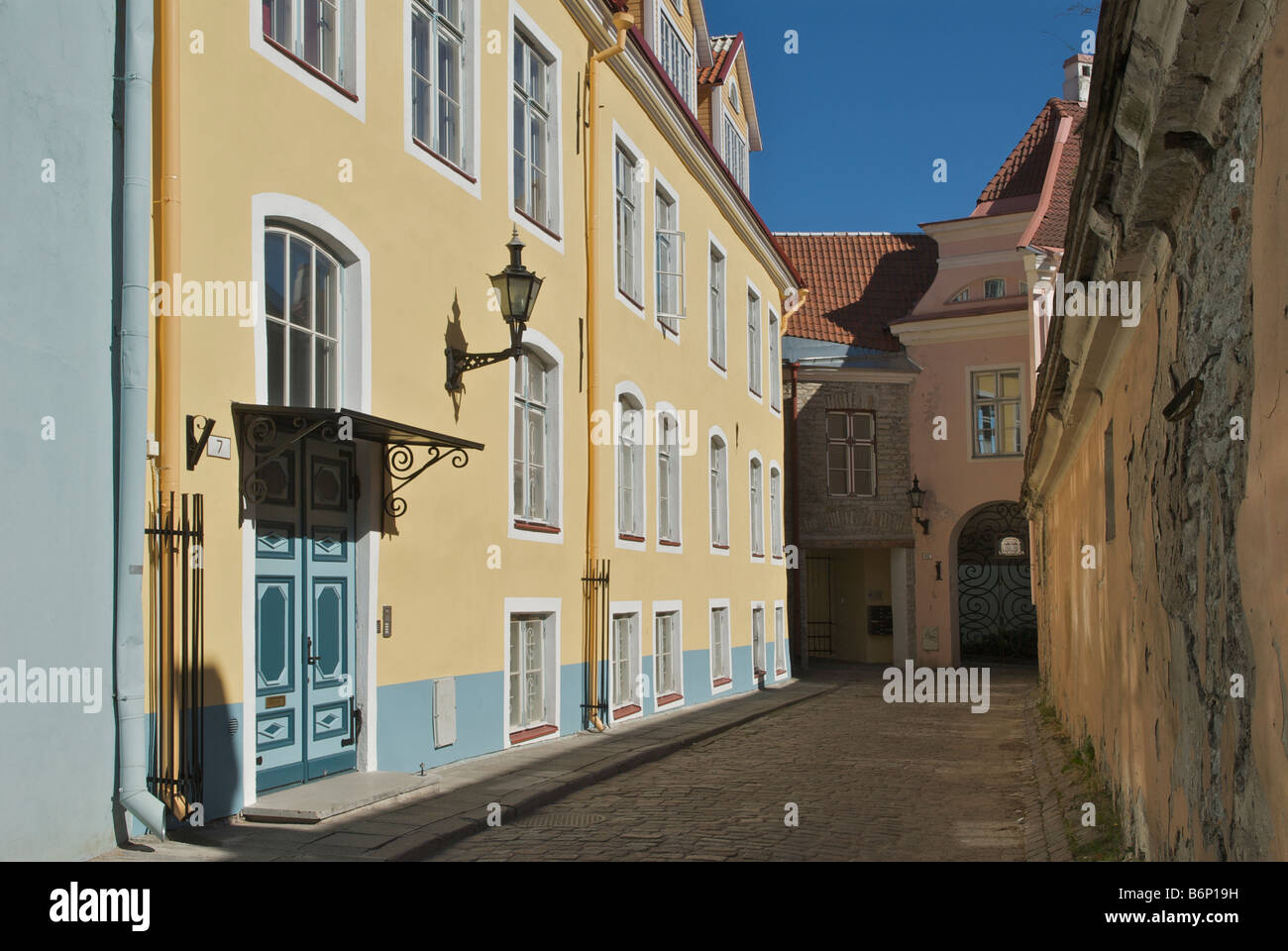 Acciottolata strada pietra Toompea Hill Tallinn Estonia Foto Stock