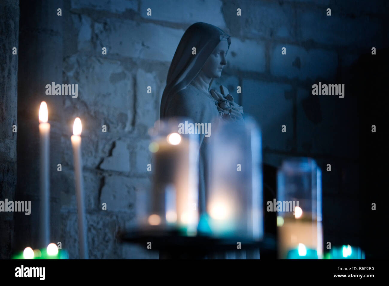 Madonna in una chiesa Foto Stock
