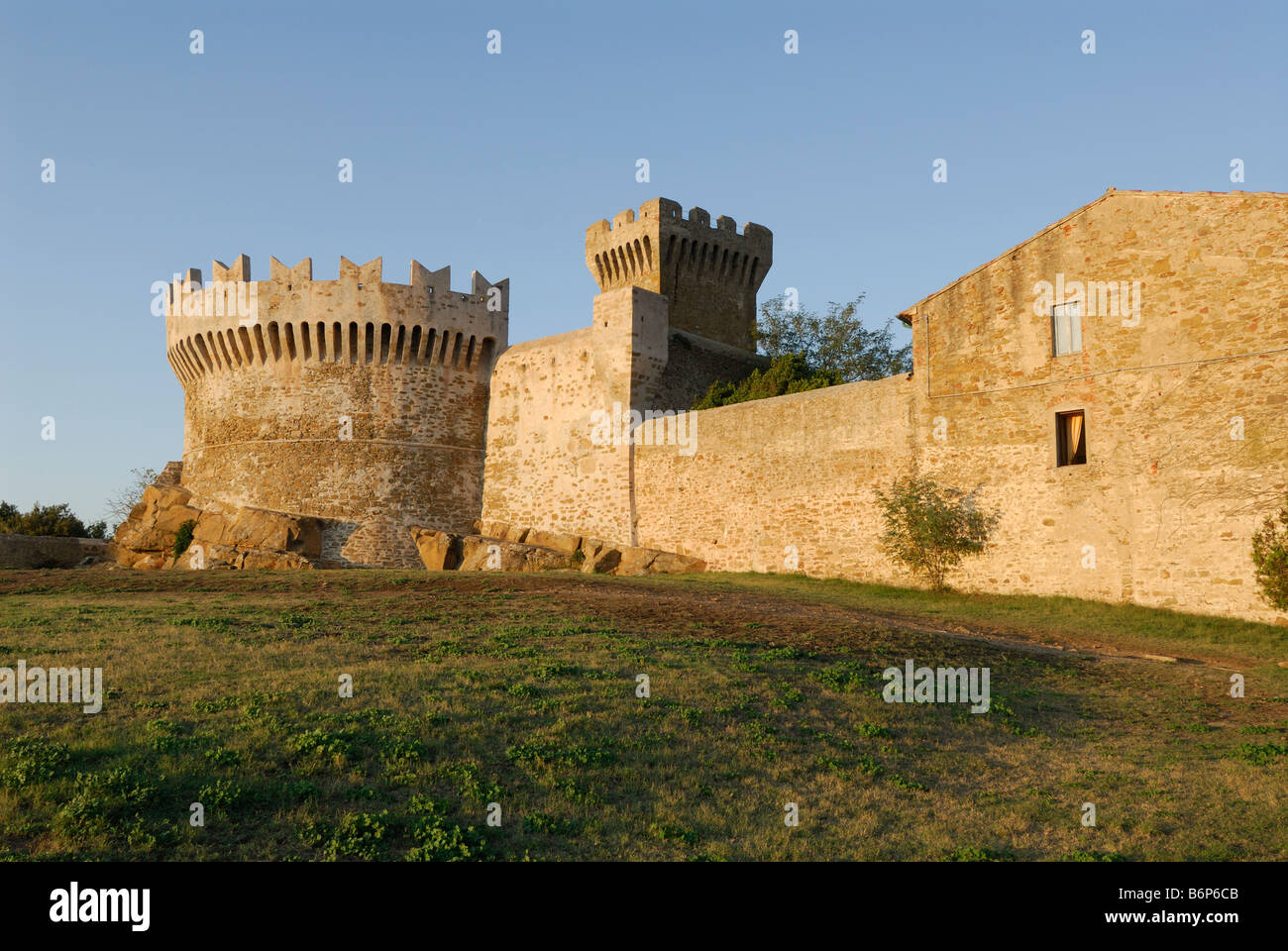 Populonia Toscana Italia La Rocca o Castello di Populonia Foto Stock