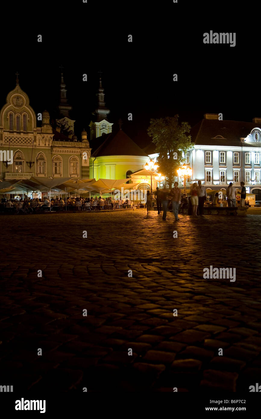 Timisoara notte Chiesa serba Piazza Dom persone Europa UE Foto Stock