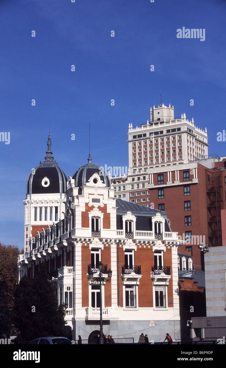 Ex sede della Royal Asturian Mining Company vicino a Plaza de España, edificio España (Back R), Madrid, Spagna Foto Stock