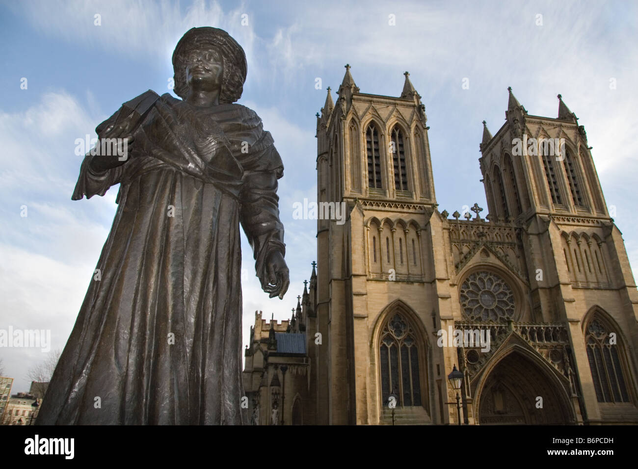 La statua di Raja Ram Mohan Roy (1722-1833) al di fuori della Cattedrale di Bristol, Regno Unito Foto Stock