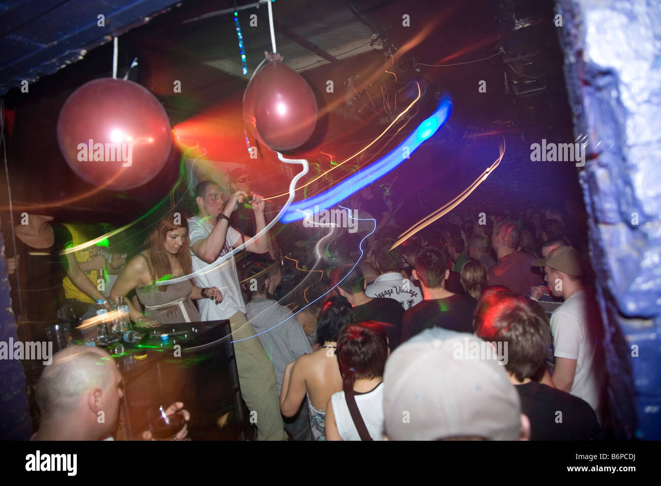 La Polonia Sopot Polska Europa Centrale UE club luci musica clubbing persone notte di divertimento Tricity Pomerania bar pub bere motion Foto Stock