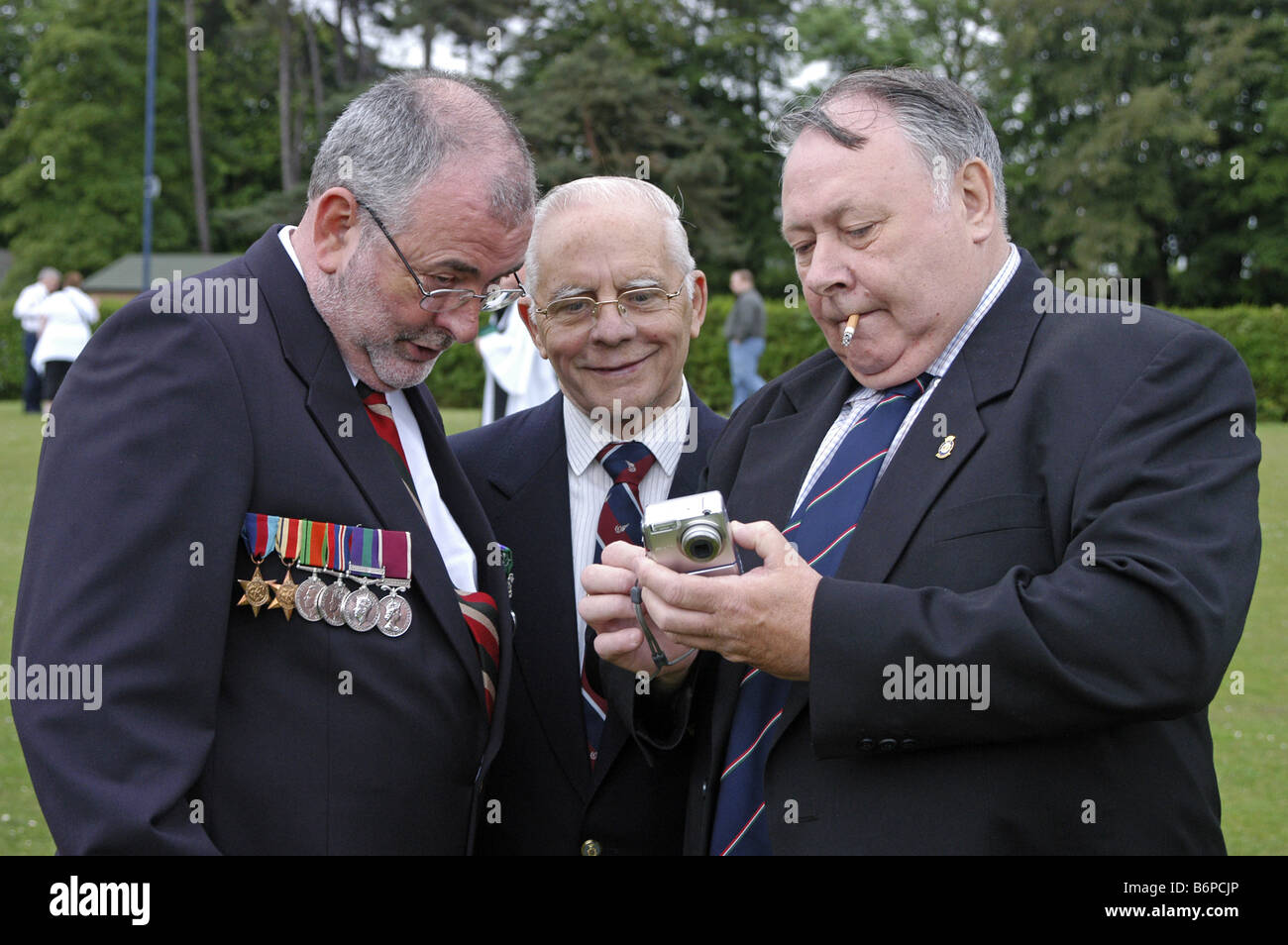 Tre WW2 veterani in D giorno commemorazioni Bangor County Down 2004. Foto Stock