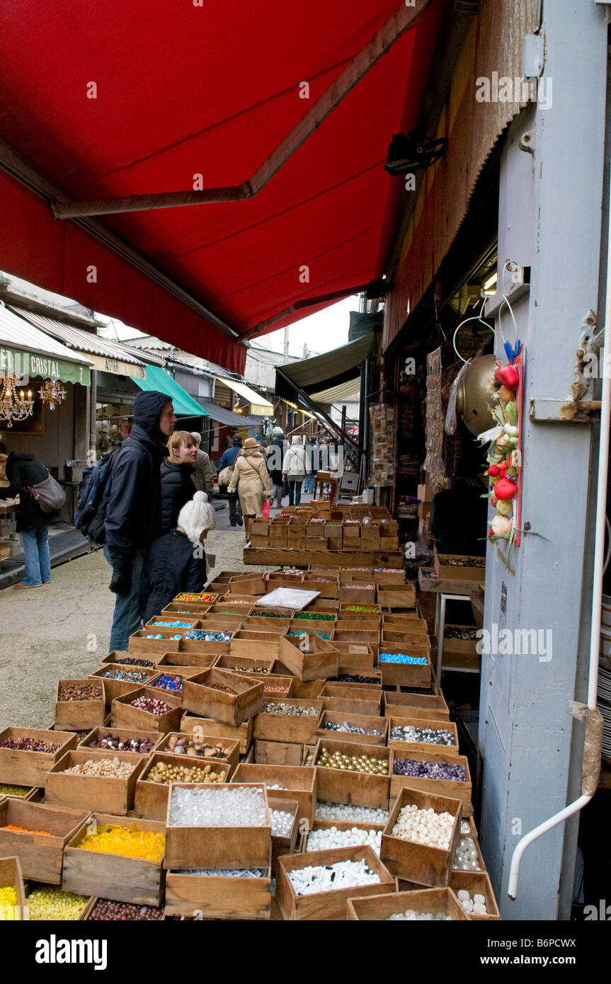 Il mercato delle pulci di Porte de Clignancourt, a Parigi Foto Stock