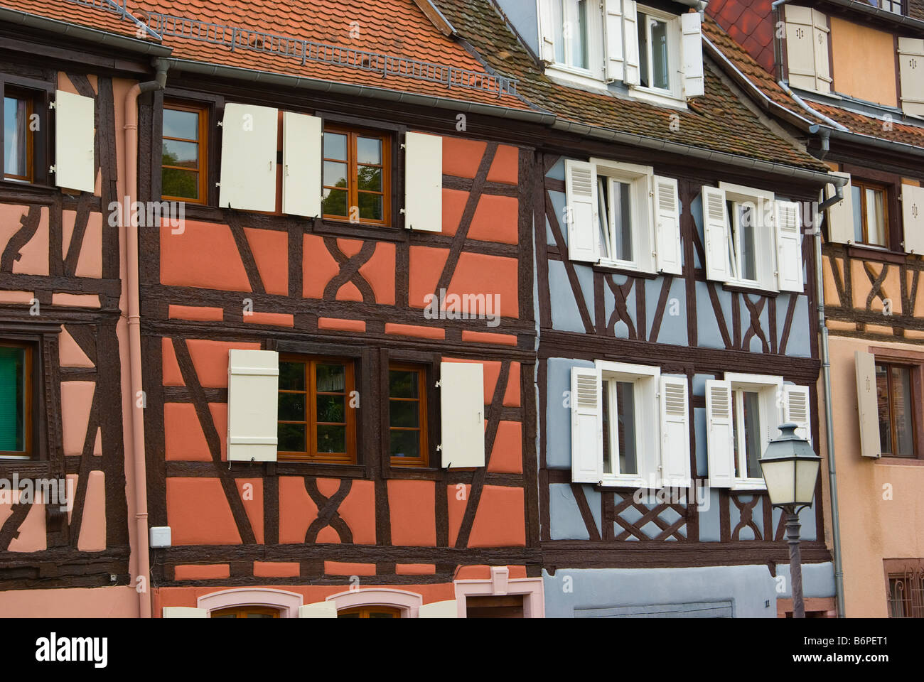 Metà case con travi di legno a Colmar, Francia Foto Stock