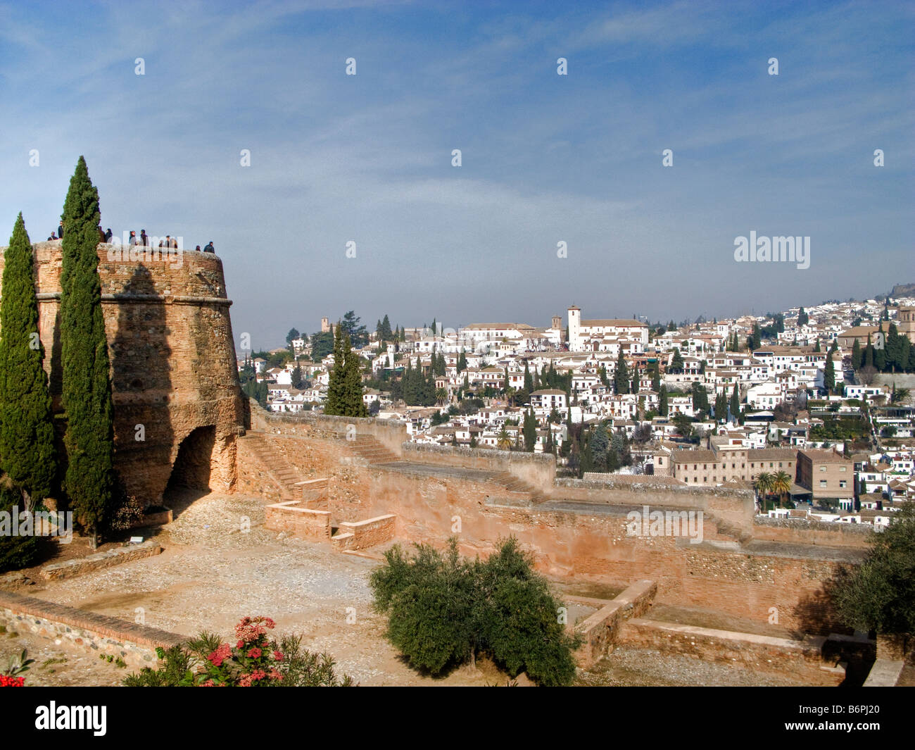 L'Albaycin, il quartiere moresco di Granada, Andalusia Spagna dalla Alhambra Foto Stock