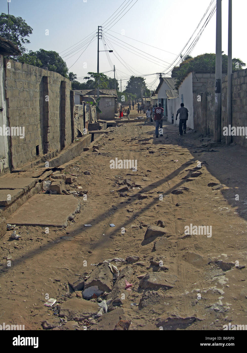 Vicoli di Bakau in Gambia Africa Occidentale. Foto Stock