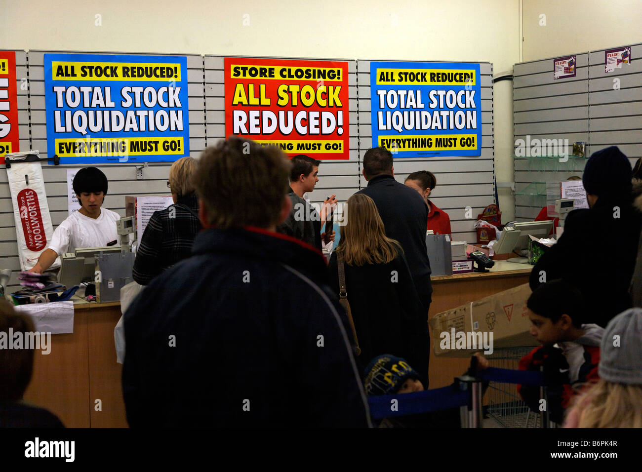 IPSWICH in Inghilterra il 27 dicembre 2008 la chiusura definitiva e giacenze di magazzino Woolworths Foto Stock