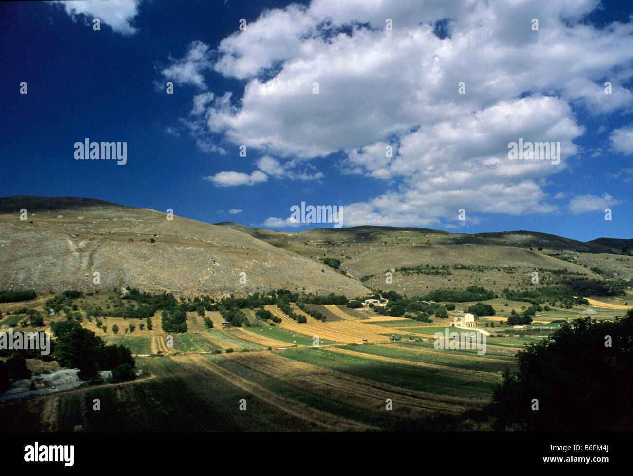 Campo Imperatore pianura, Abruzzo Parco Nazionale del Gran Sasso, Abruzzo, Italia Foto Stock