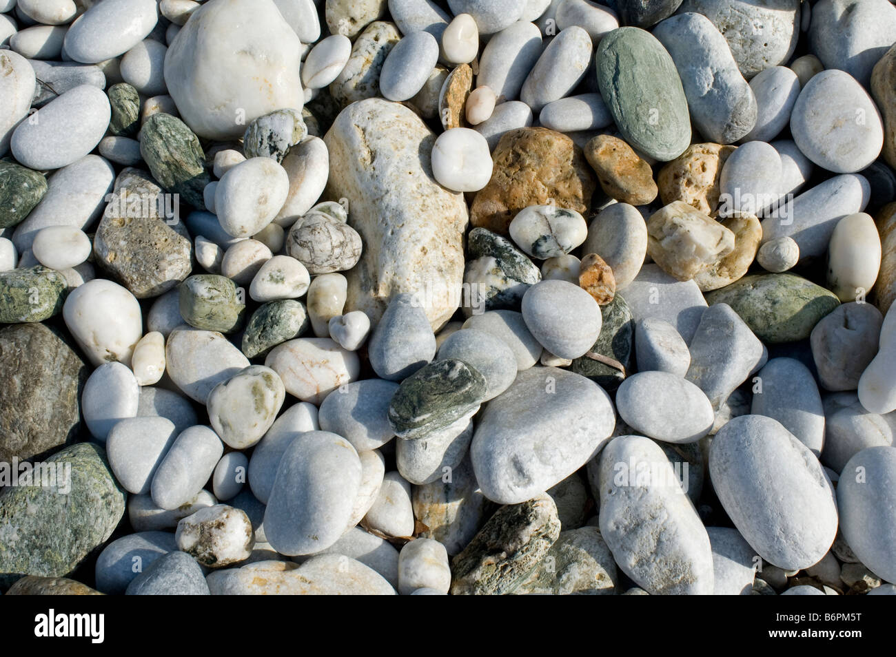 I ciottoli sulla spiaggia in Grecia Foto Stock