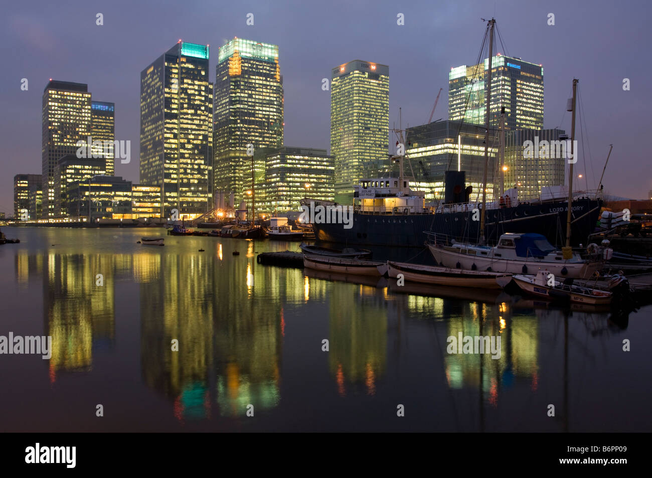 Canary Wharf grattacieli crepuscolo Londra Foto Stock