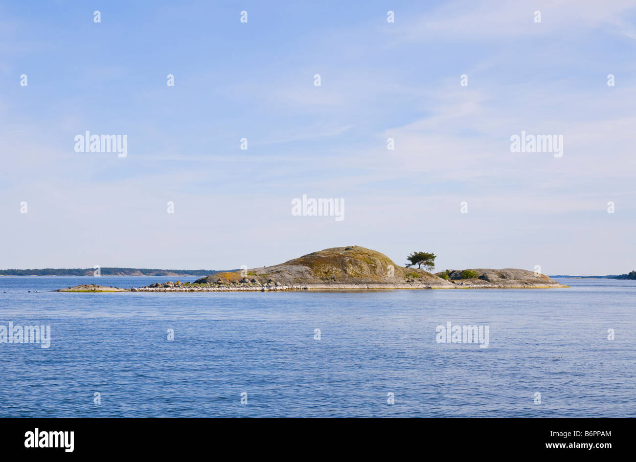 Piccola isola nell'oceano Foto Stock
