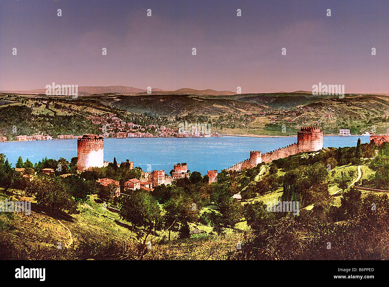 La Fortezza di Rumeli Hisari, Bosforo, Istanbul Turchia circa dal 1890 al 1910 - immagine ripristinata allo stato originale (vedi zoom) Foto Stock