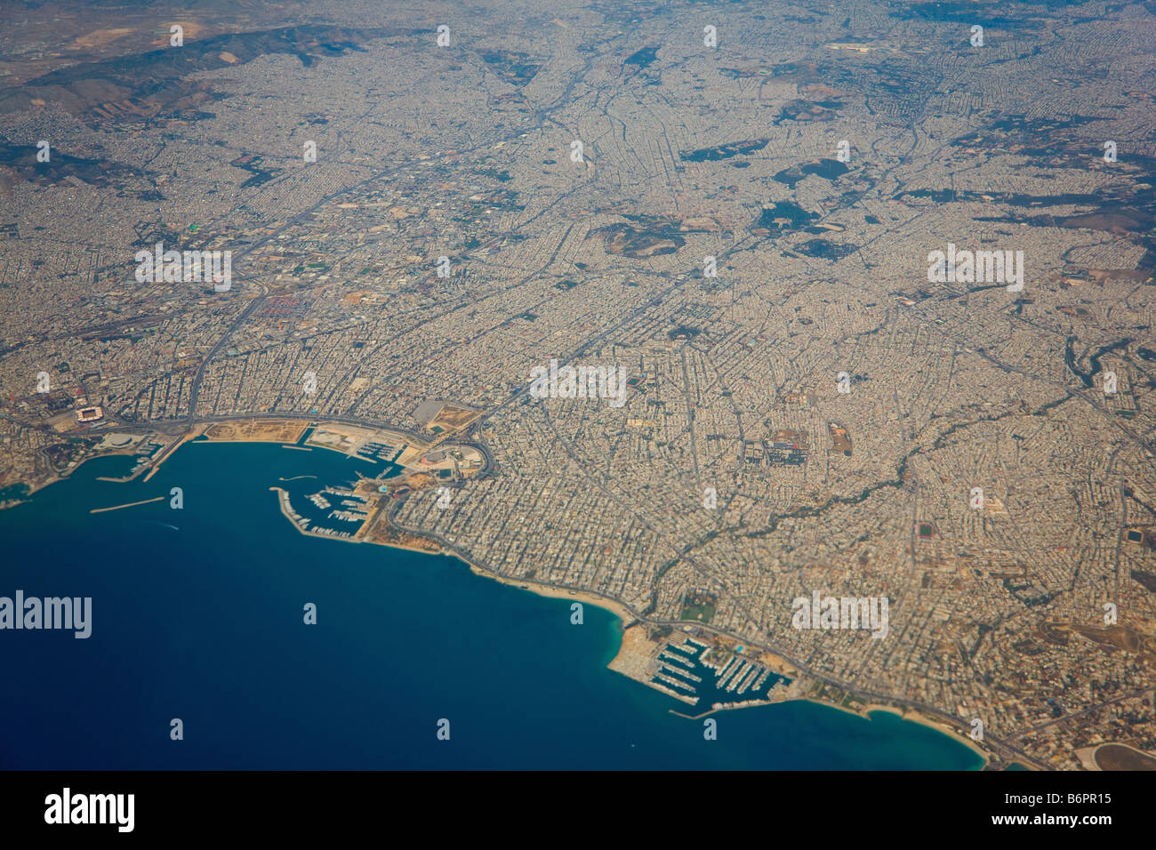 Vista aerea di Atene e il porto del Pireo, Grecia Foto Stock