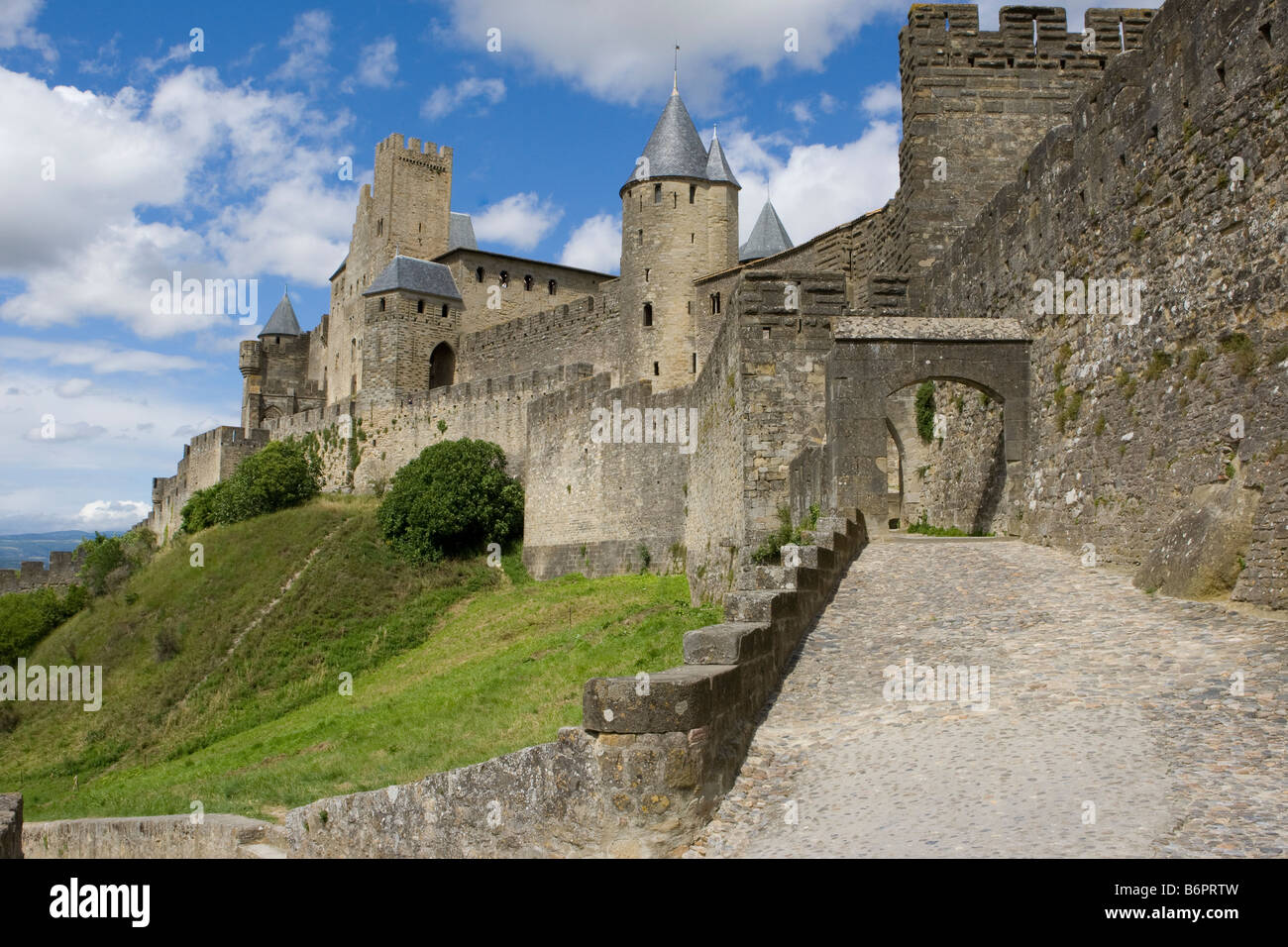 Vista la Cite il castello di Carcassonne FRANCIA Foto Stock