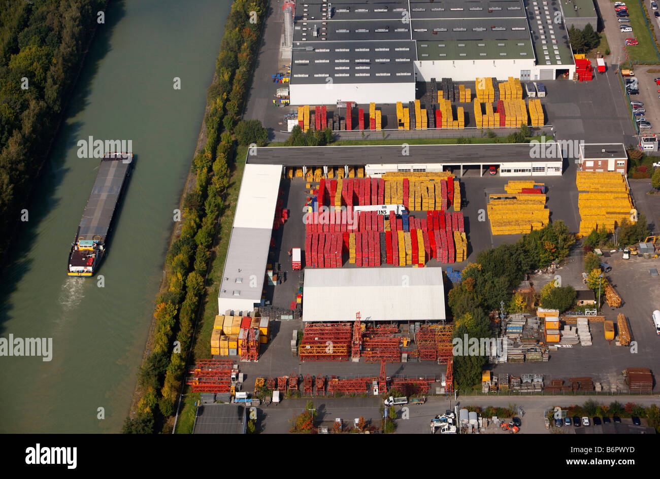 Dortmund-Ems-Canal vicino a Muenster, Germania. La società di logistica Foto Stock