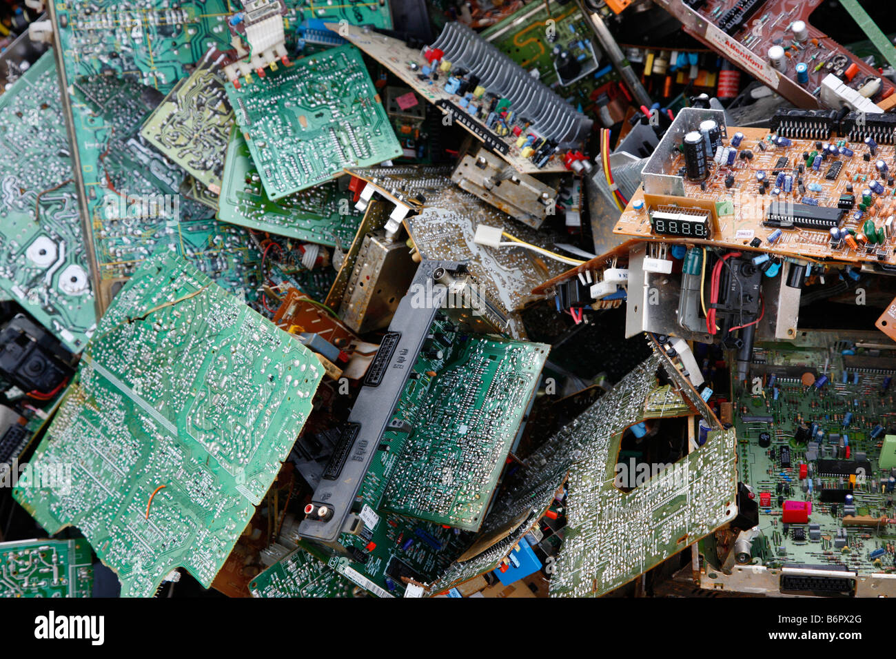 Rottami di elettronica, vecchi utilizzati parti di un computer per il riciclaggio Foto Stock