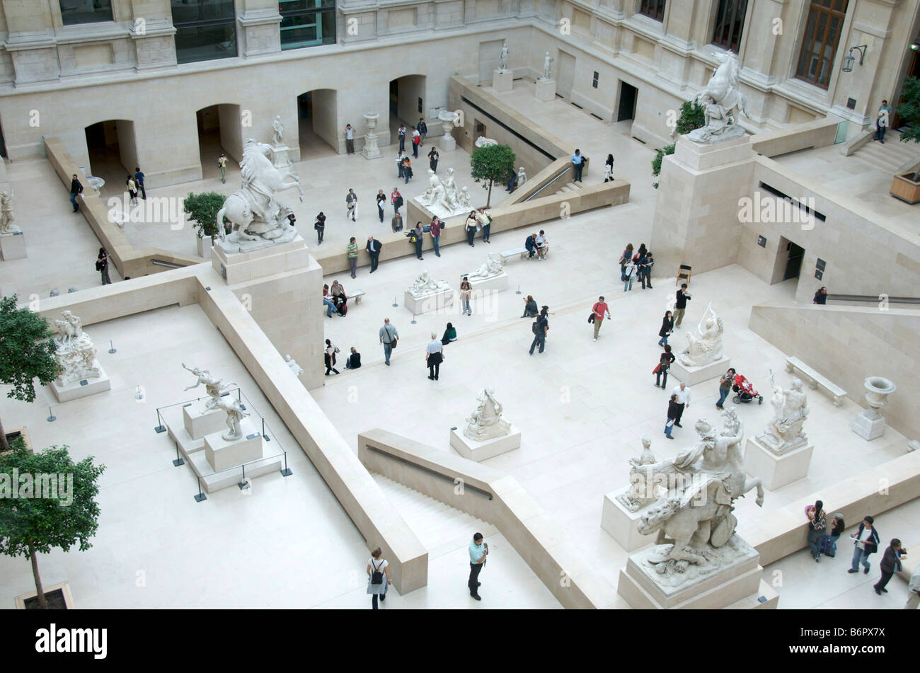 Cour louvre immagini e fotografie stock ad alta risoluzione - Alamy