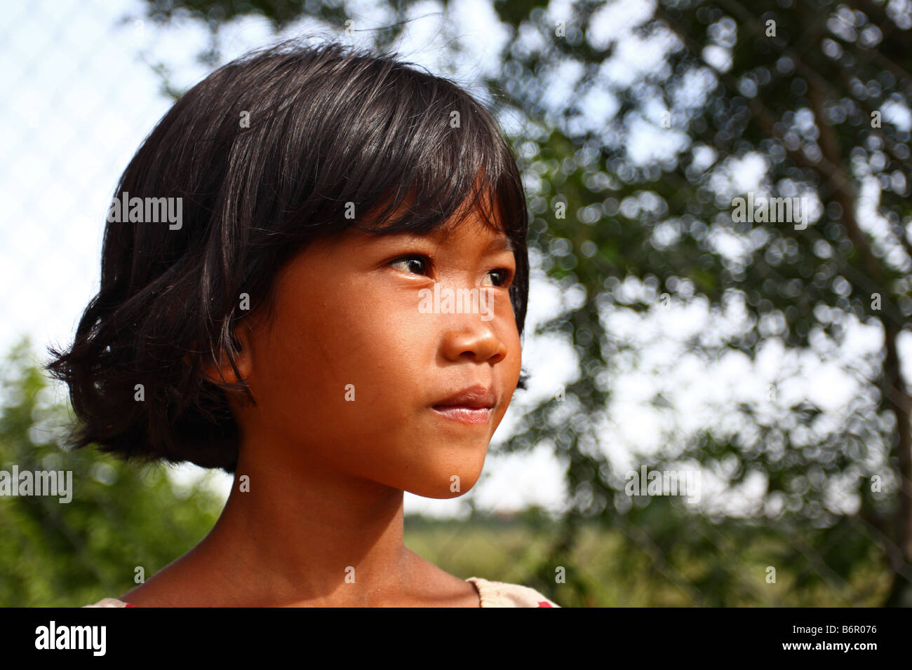 Ritratto di un po' giovane ragazza cambogiano, Phnom Penh Cambogia Foto Stock