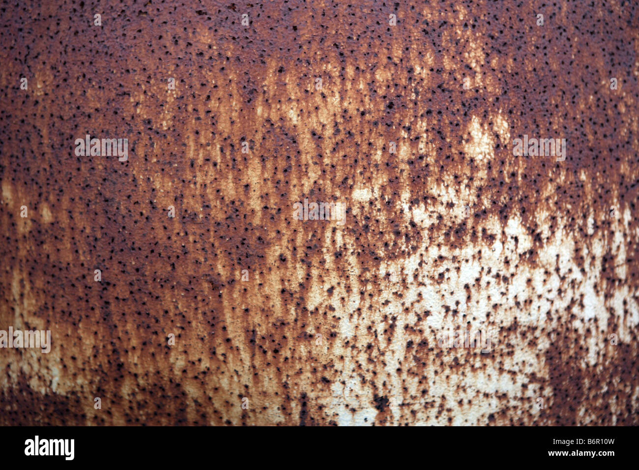 Ruggine su un pezzo di metallo Centro è tack bordi taglienti sono leggermente fuori fuoco dare l immagine di una messa a fuoco centralizzato Foto Stock