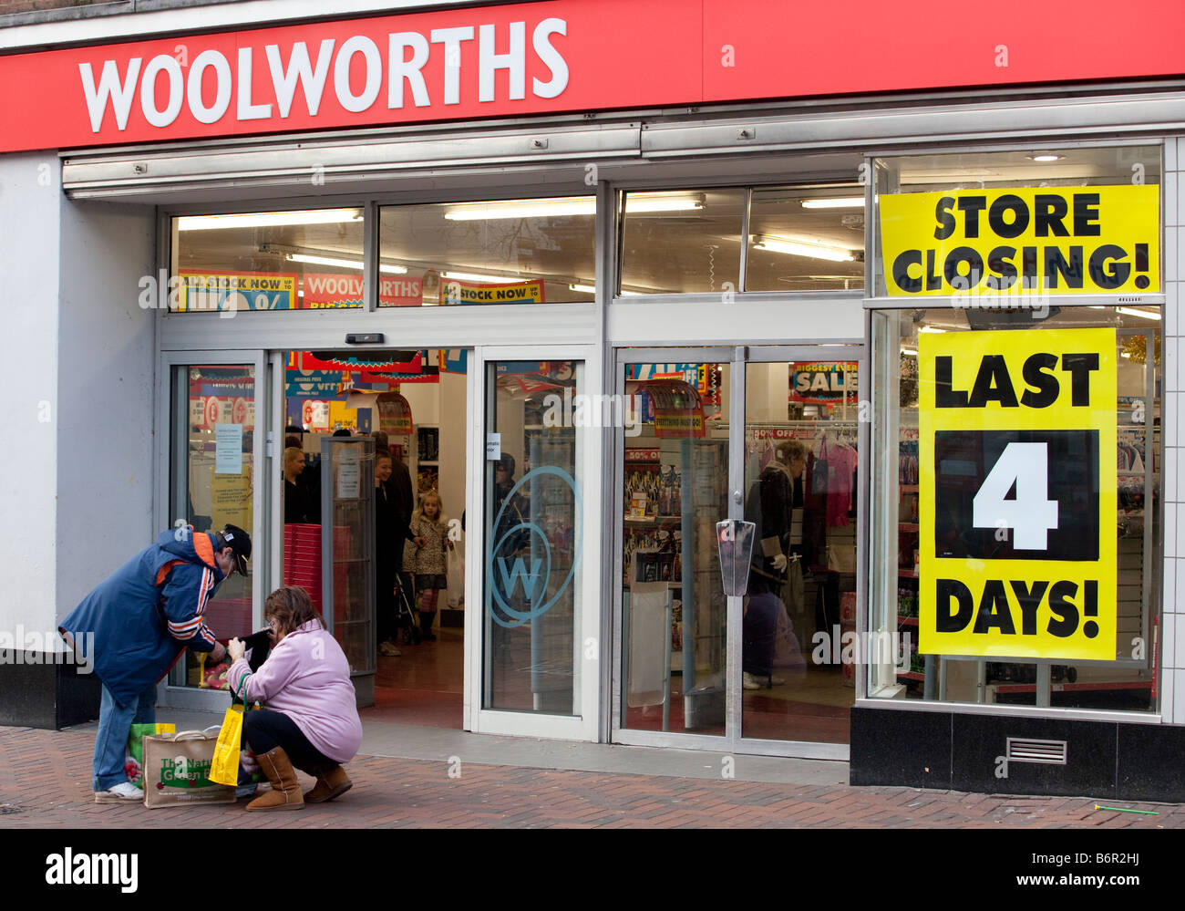 Magazzino Woolworths chiusure in tutto il Regno Unito. Il clima economico forza la chiusura dei negozi famosi sulla strada alta. Foto Stock