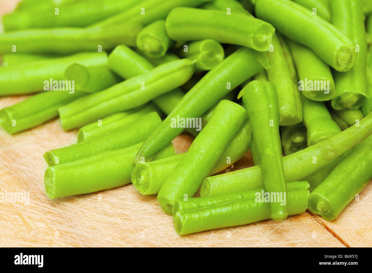 I fagiolini sul pannello di legno Foto Stock