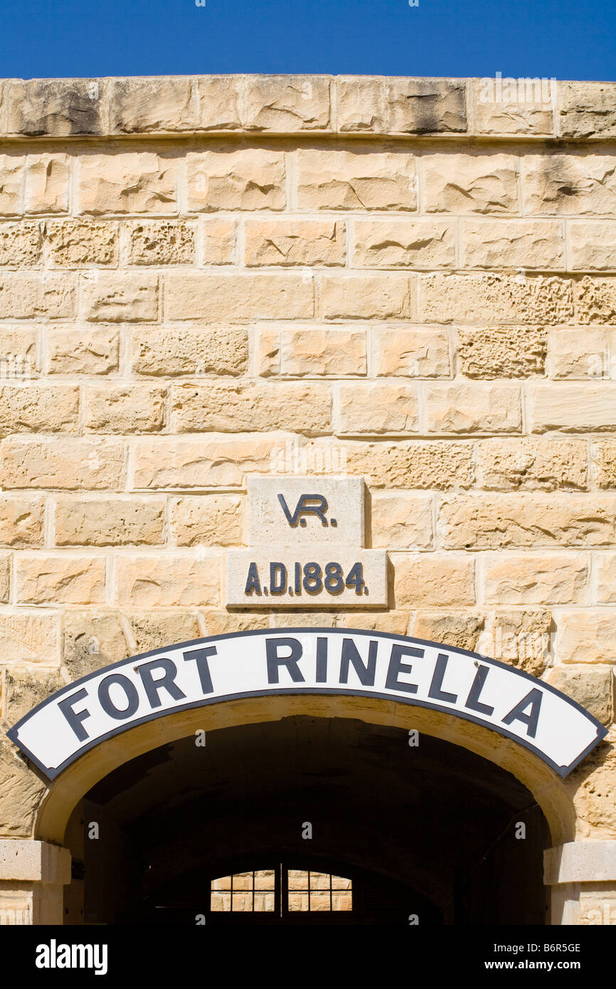 Forte Rinella segno in ingresso al Forte Rinella, Kalkara, Malta Foto Stock