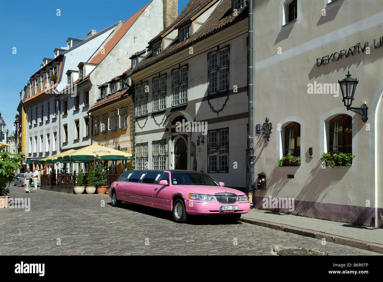 Limousine per matrimoni Skarnu Street Riga, Lettonia Foto Stock