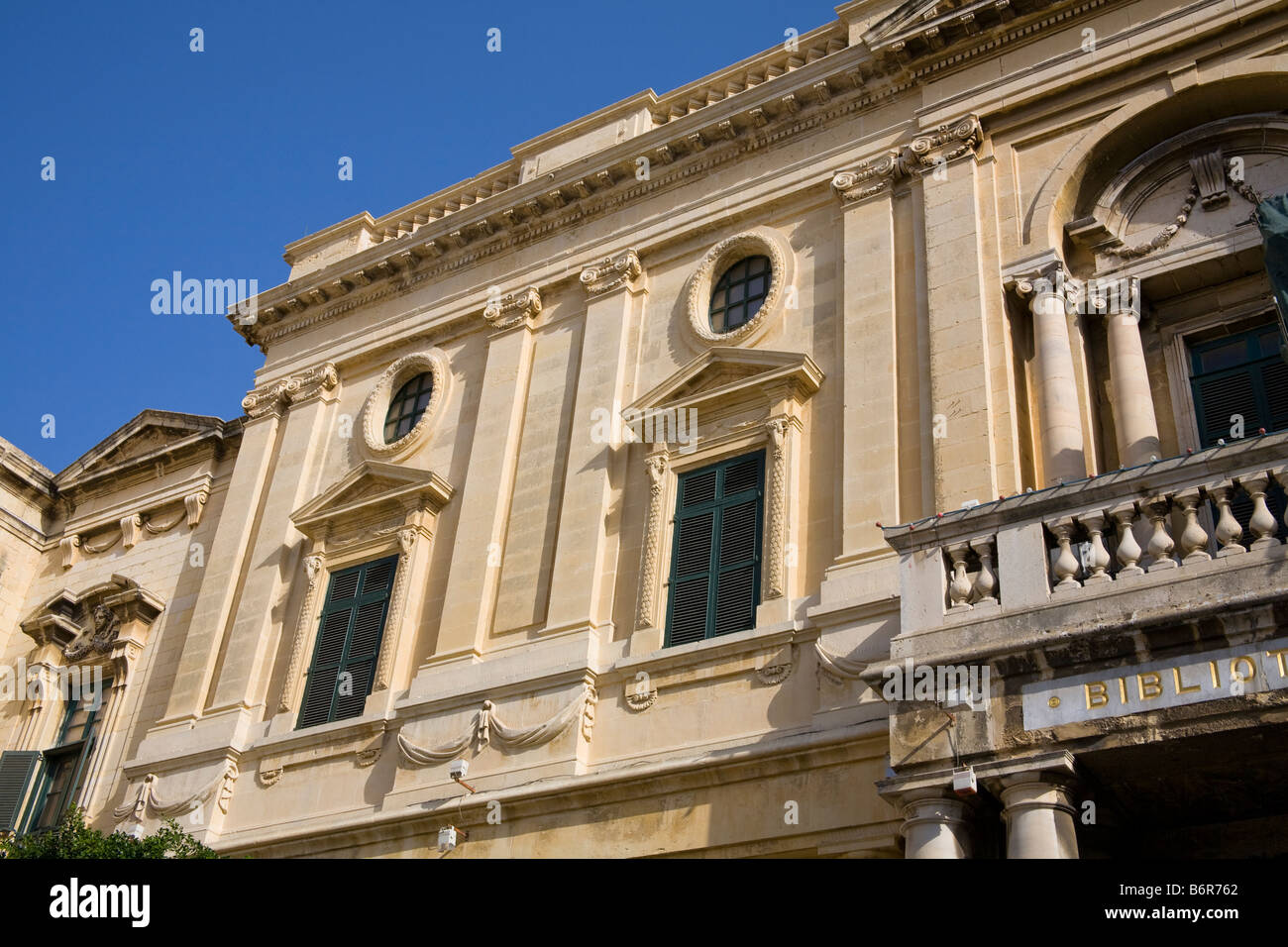 Bibliotheca, la Biblioteca Nazionale e Piazza della Repubblica, noto anche come Queen Square, La Valletta, Malta Foto Stock