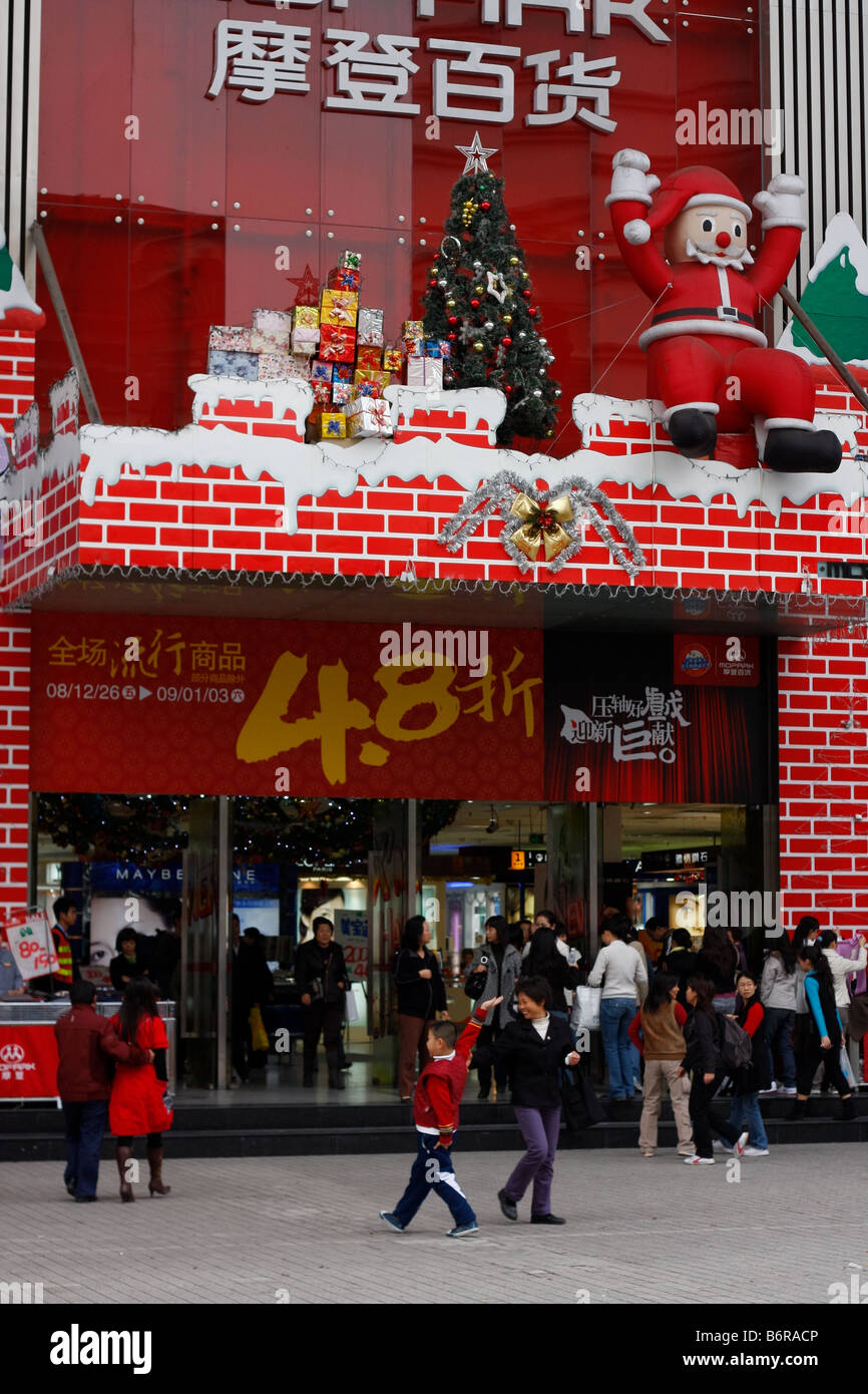 Conumers cinese e pubblicità durante la crisi economica globale Foto Stock