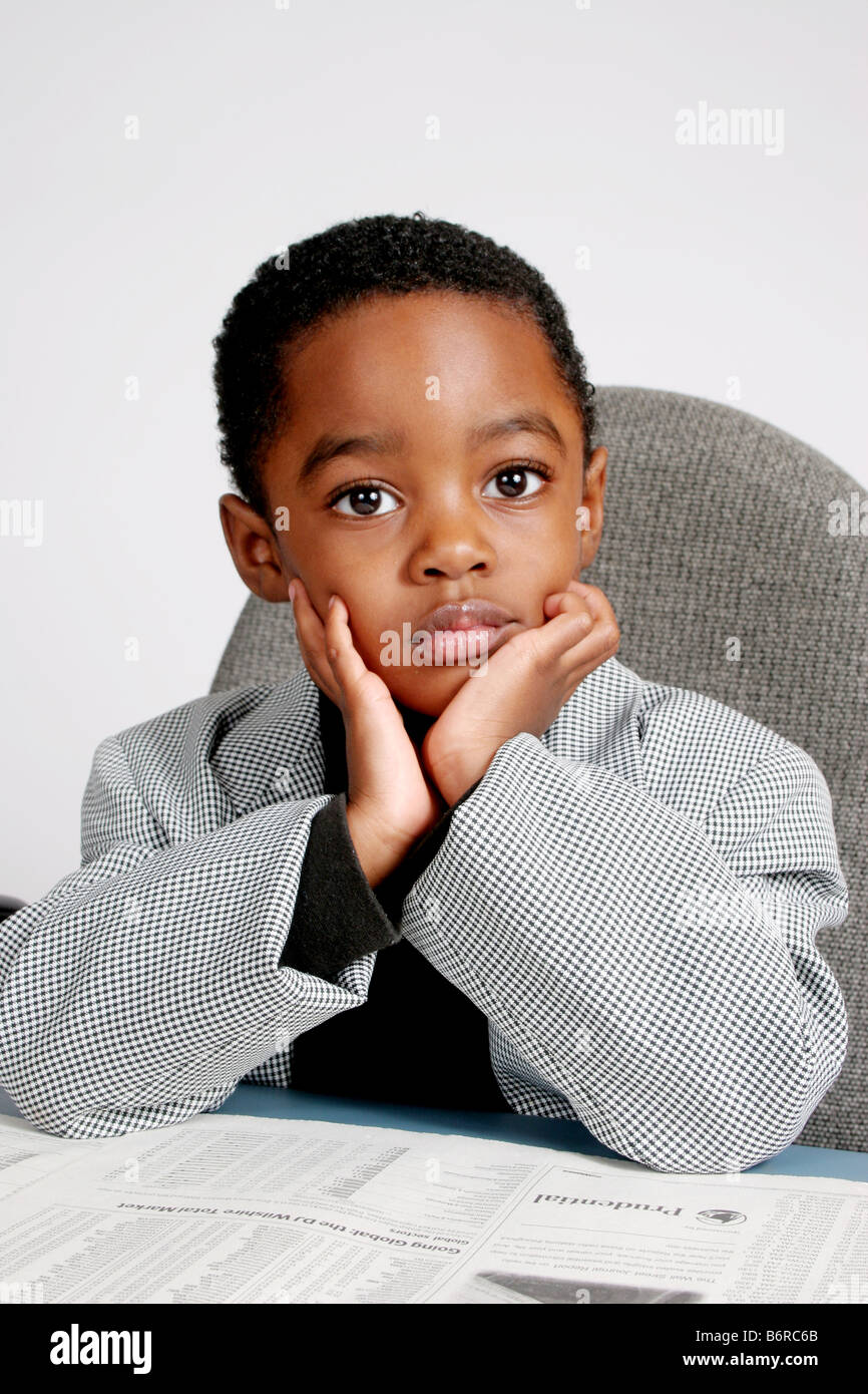 Pensando e meditando African American Boy Foto Stock