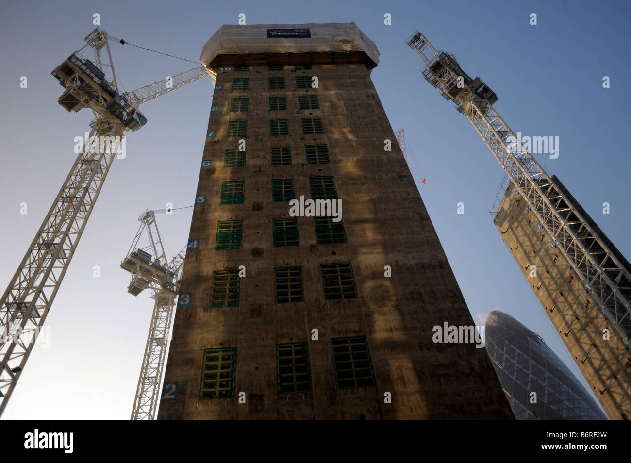 Minerva sviluppo di St Botolphs Aldgate London EC3 da Grimshaw Architects con vista del Gerkin Foto Stock