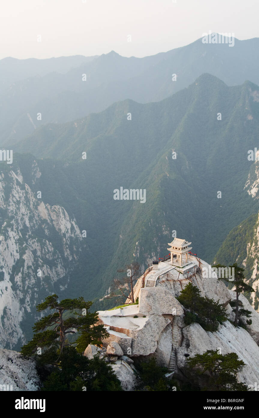 La pagoda in pietra a est la vetta del monte santo Huashan, Xian, Cina Foto Stock