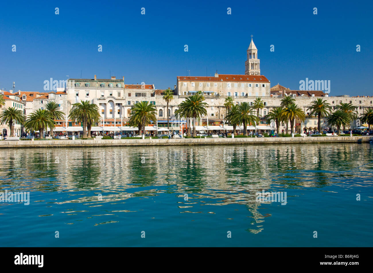 Il lungomare e il porto di Spalato Dalmazia Croazia Foto Stock