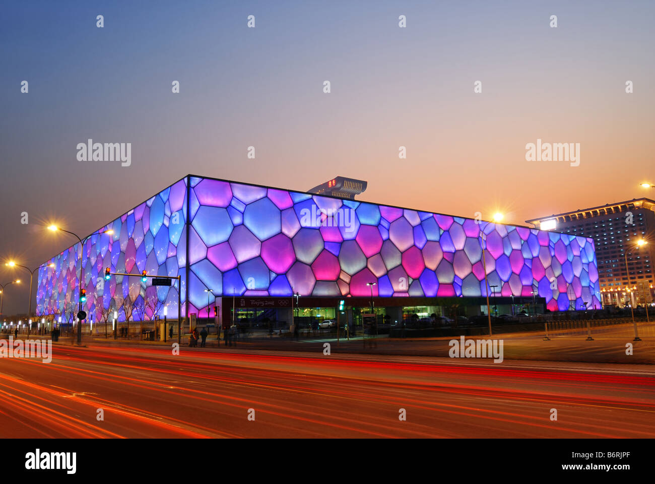 Pechino nuoto Stadio Olimpico ("watercube') accesa al crepuscolo. Foto Stock