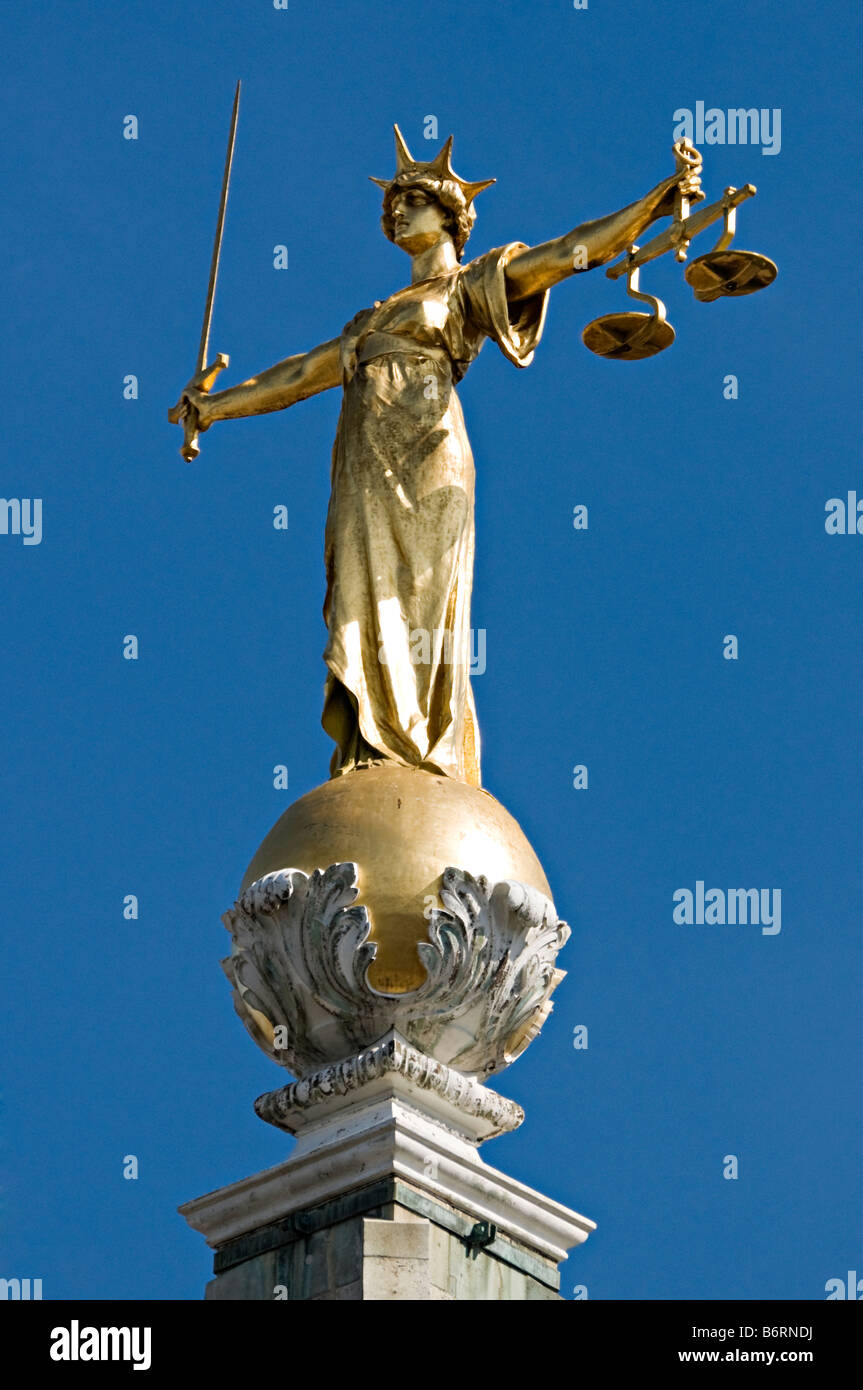 Signora Giustizia in cima alla Old Bailey Londra Foto Stock