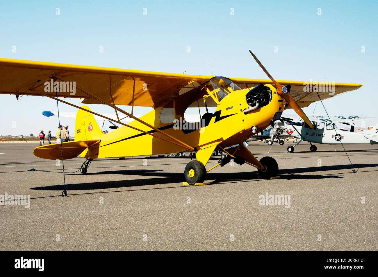Piper J3 Supercub sul visualizzatore in corrispondenza di un volo in Foto Stock