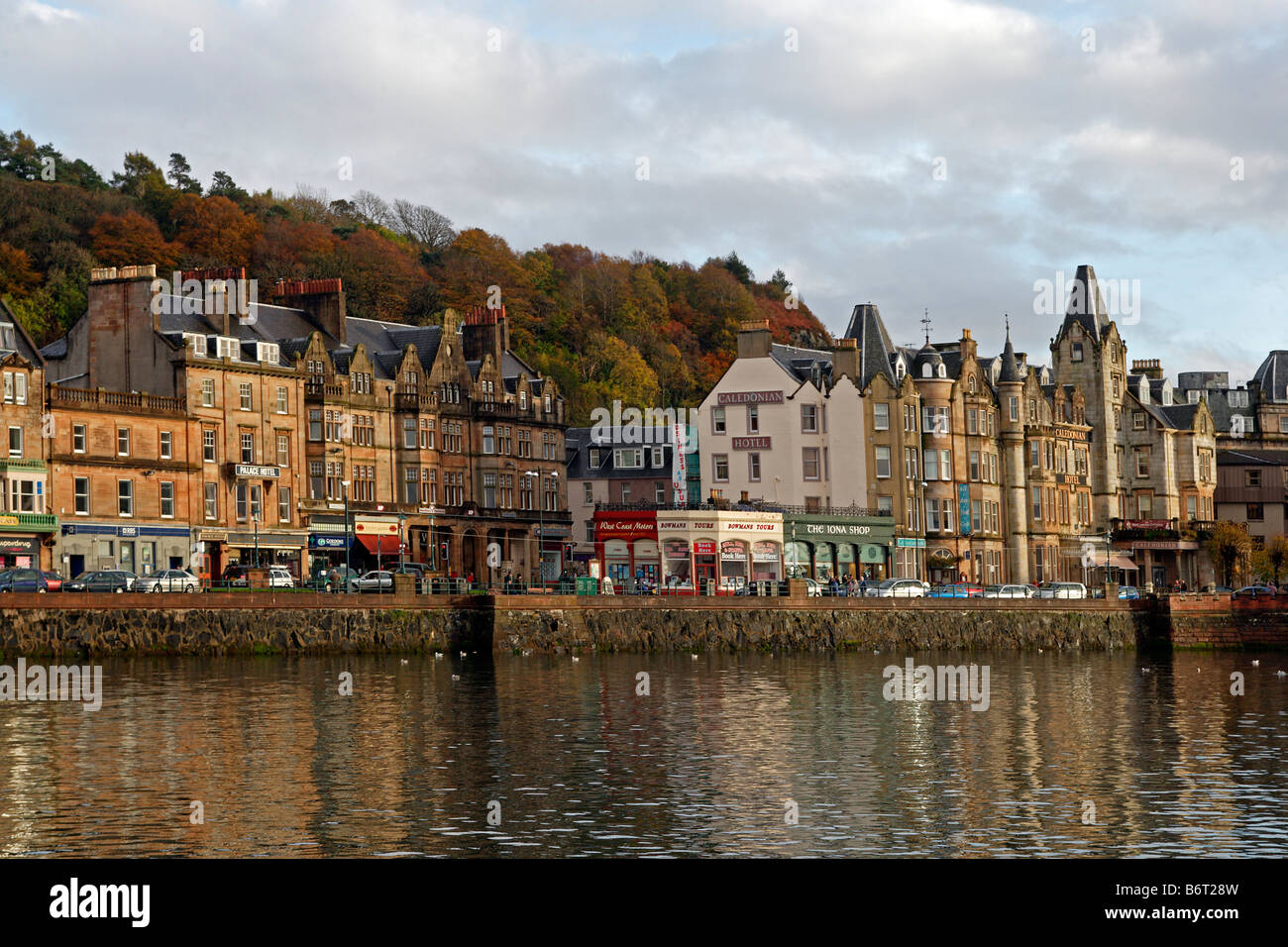 Oban harbour porto di pesca del XVIII secolo il centro città edifici tipici Argyll Bute Scozia UK Foto Stock