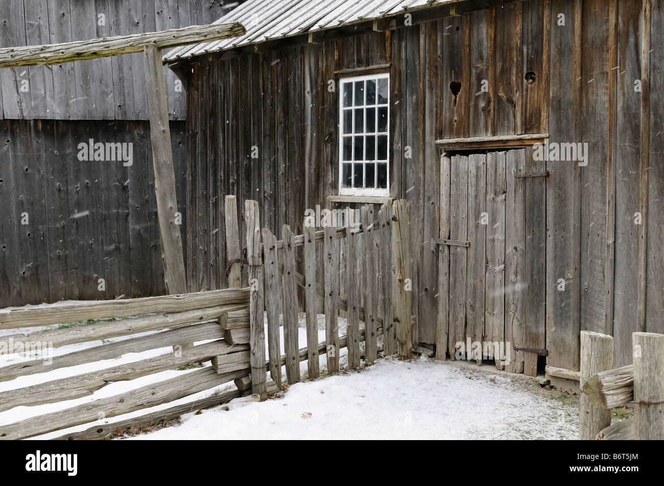 Al di fuori del macello Edgeley house 1860 in inverno Neve a Black Creek Pioneer Village Toronto Foto Stock