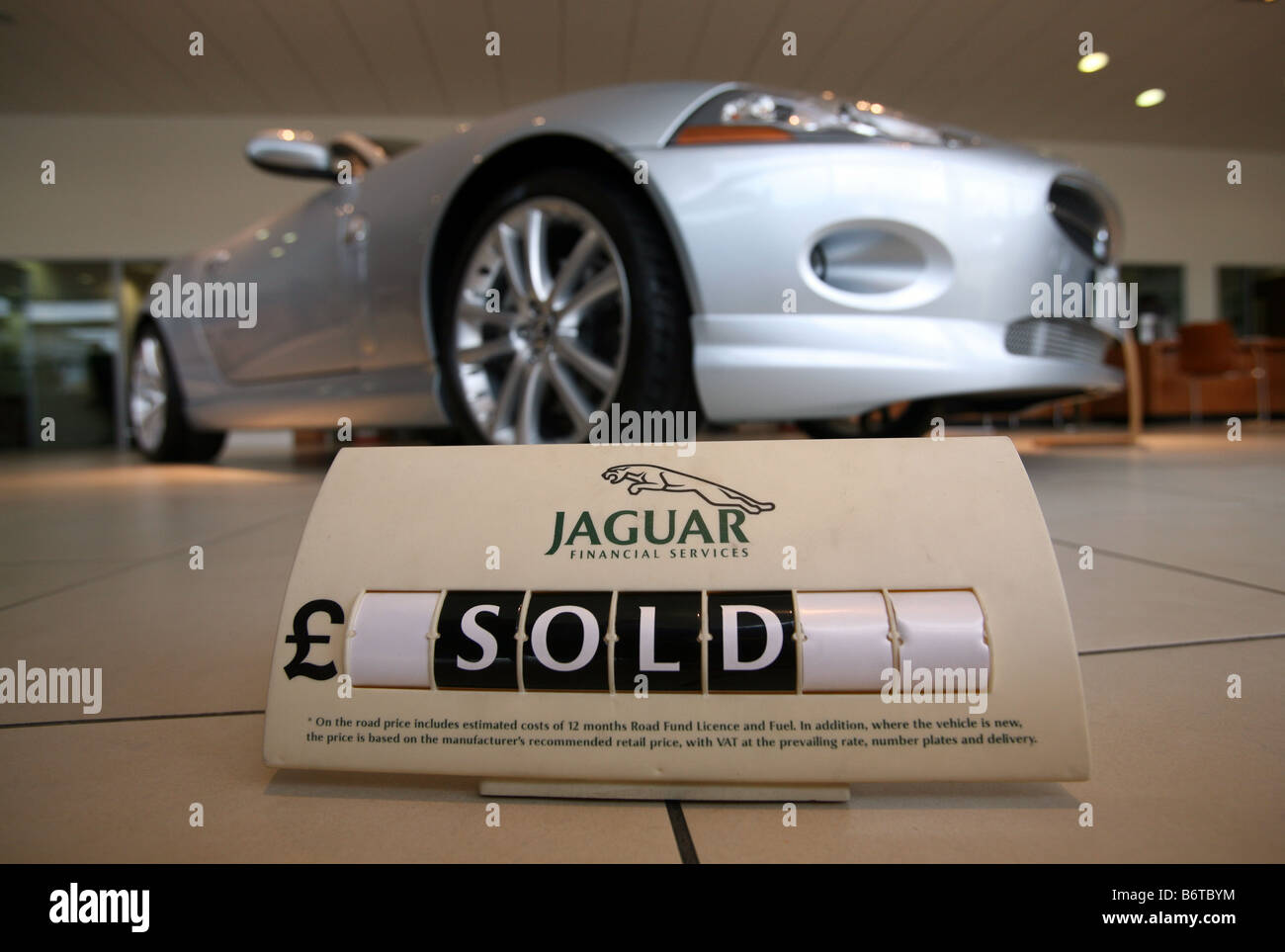 Venduti segno davanti di una Jaguar XK Foto Stock