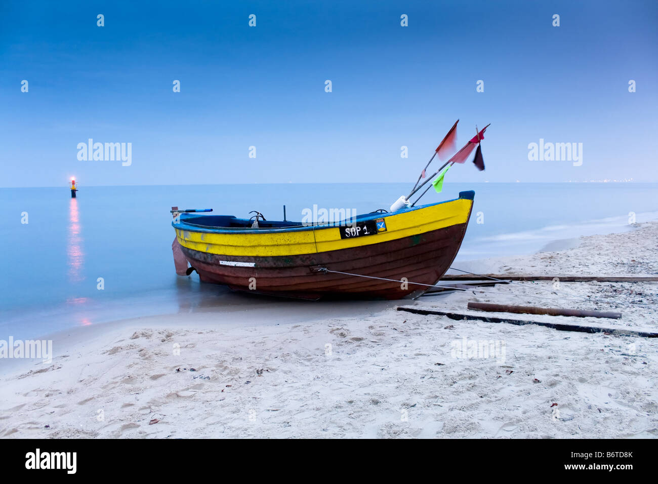 Barca da pesca sulla spiaggia di Sopot Foto Stock