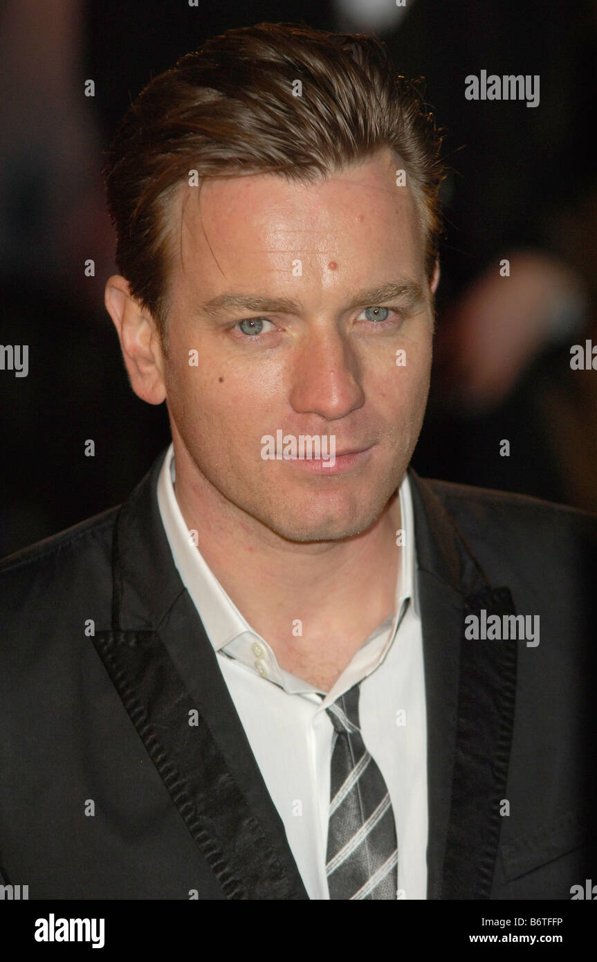 Ewan McGregor arriva alla premiere mondiale di Miss Potter in aiuto di Barnardo s a l'Odeon Leicester Square Foto Stock