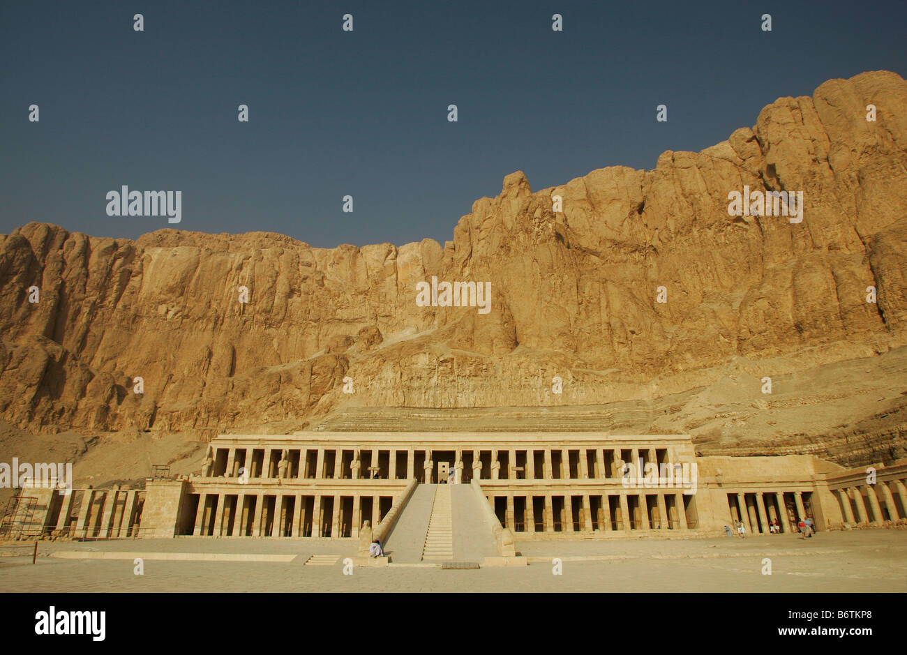 Il tempio mortuario della Regina Hatshepsut a Deir al-Bahari, Egitto. Foto Stock